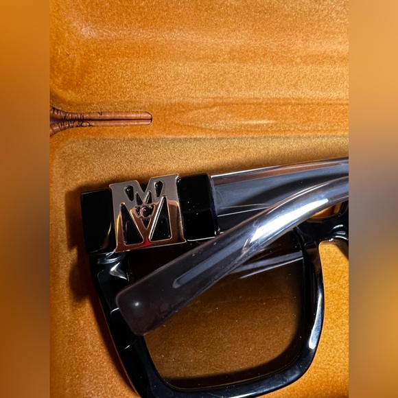 MCM Sunglasses Hard Shell Case & Cleaning Cloth - Picture 3 of 9